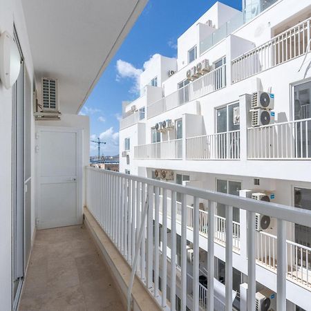 Modern & Luxurious Apartment - Prime Location St. Paul's Bay Exteriör bild