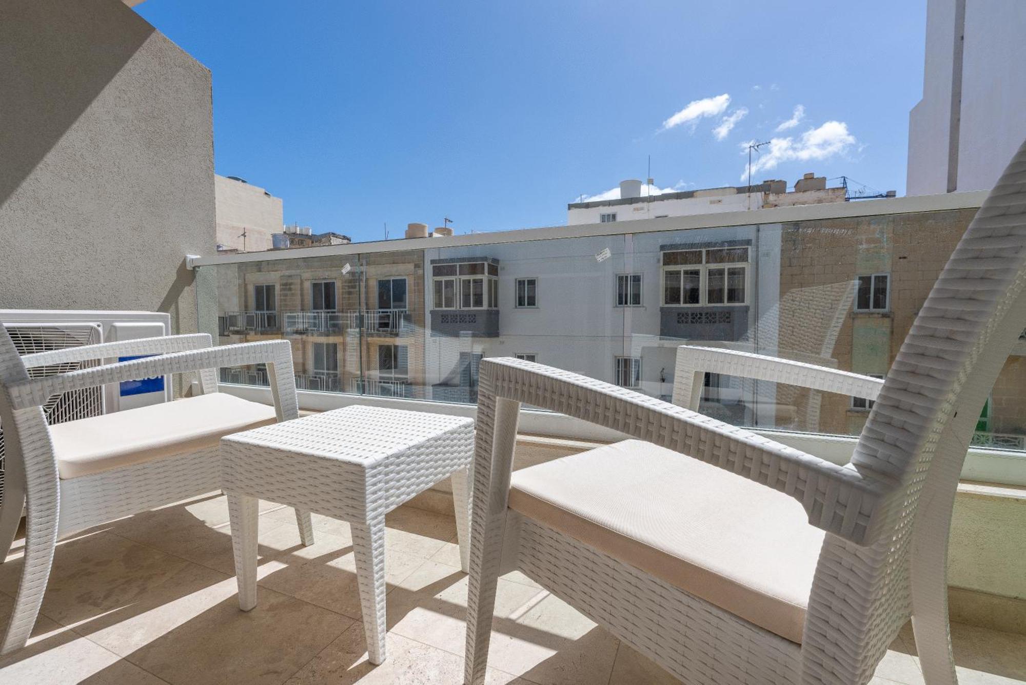 Modern & Luxurious Apartment - Prime Location St. Paul's Bay Exteriör bild