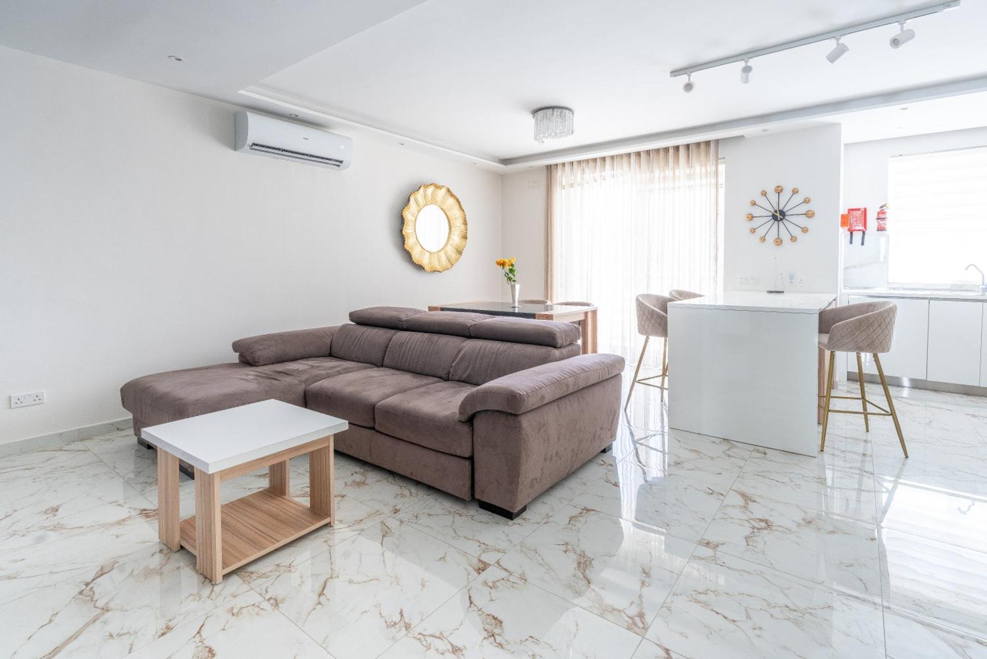 Modern & Luxurious Apartment - Prime Location St. Paul's Bay Exteriör bild